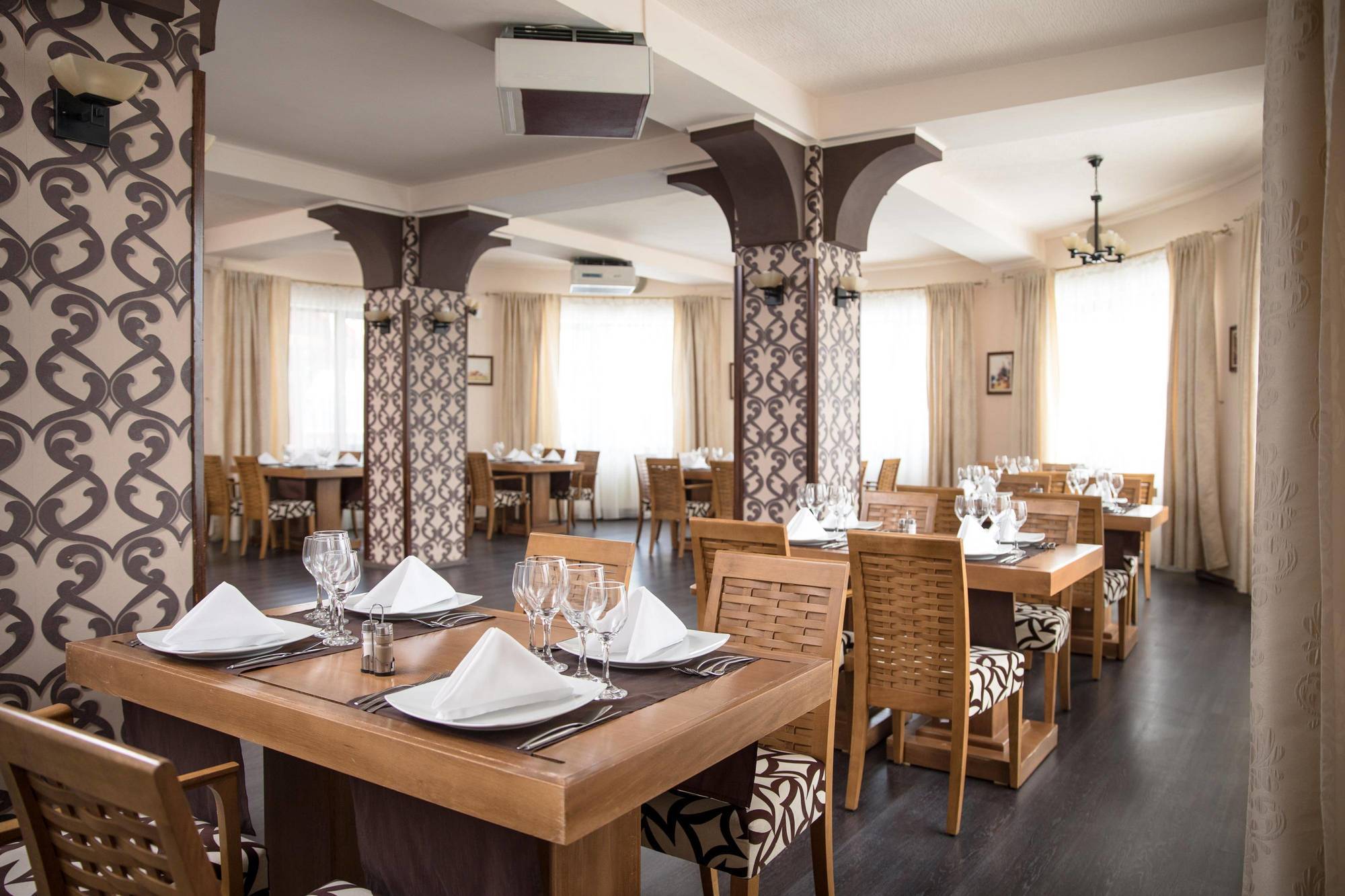 Hotel Rozmarin Предеал Екстериор снимка