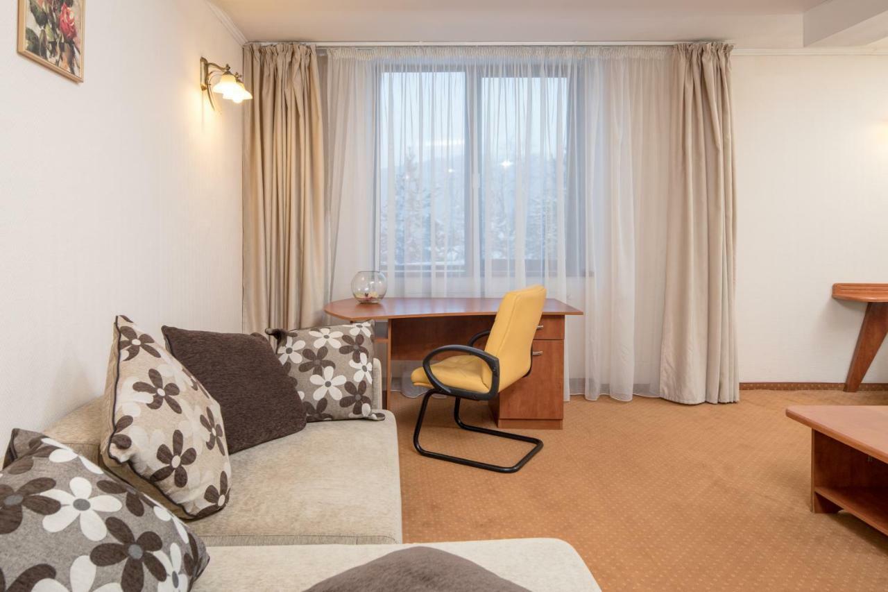 Hotel Rozmarin Предеал Екстериор снимка