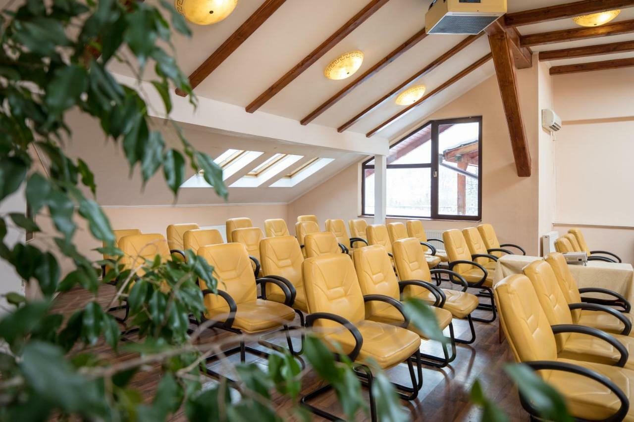 Hotel Rozmarin Предеал Екстериор снимка
