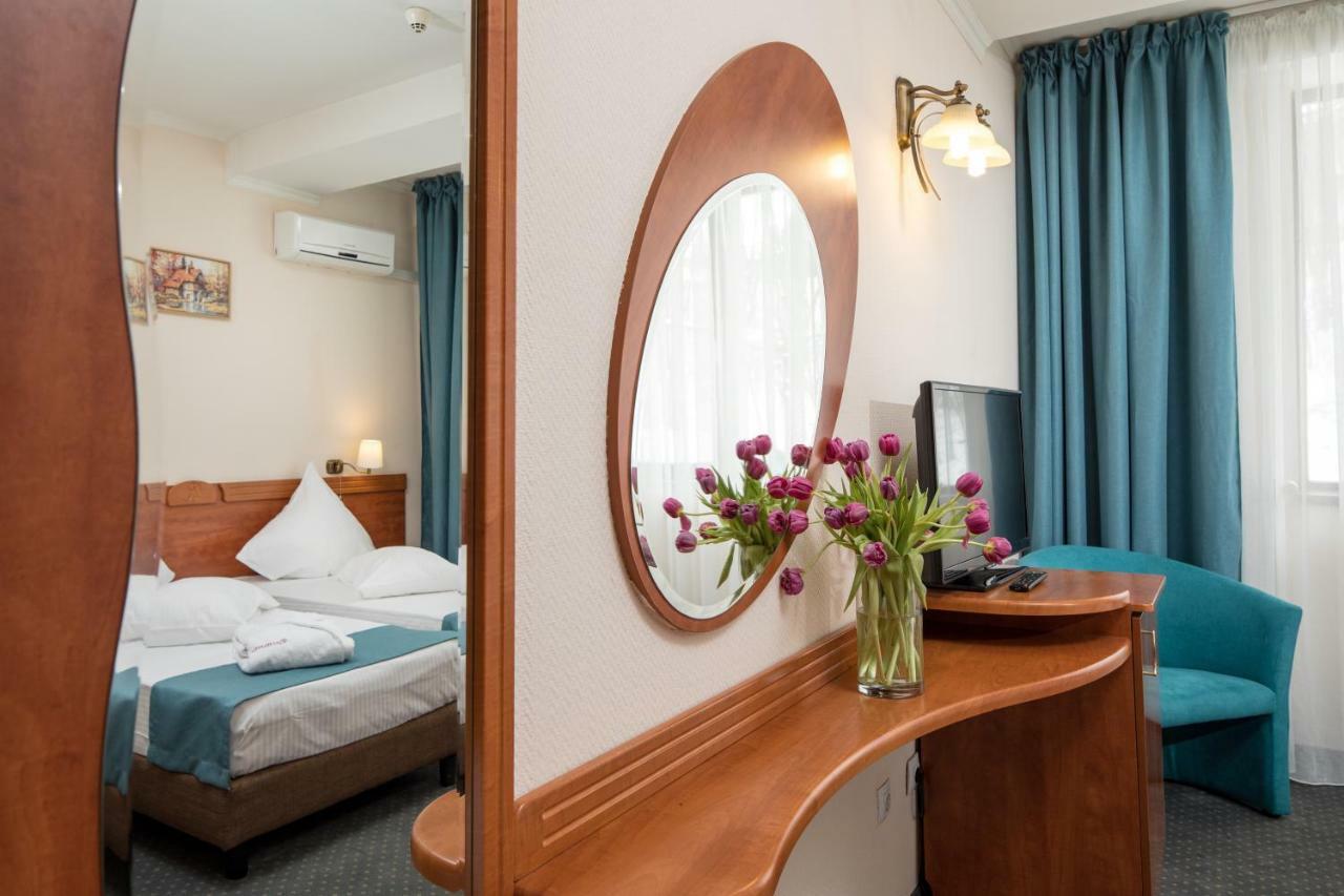 Hotel Rozmarin Предеал Екстериор снимка