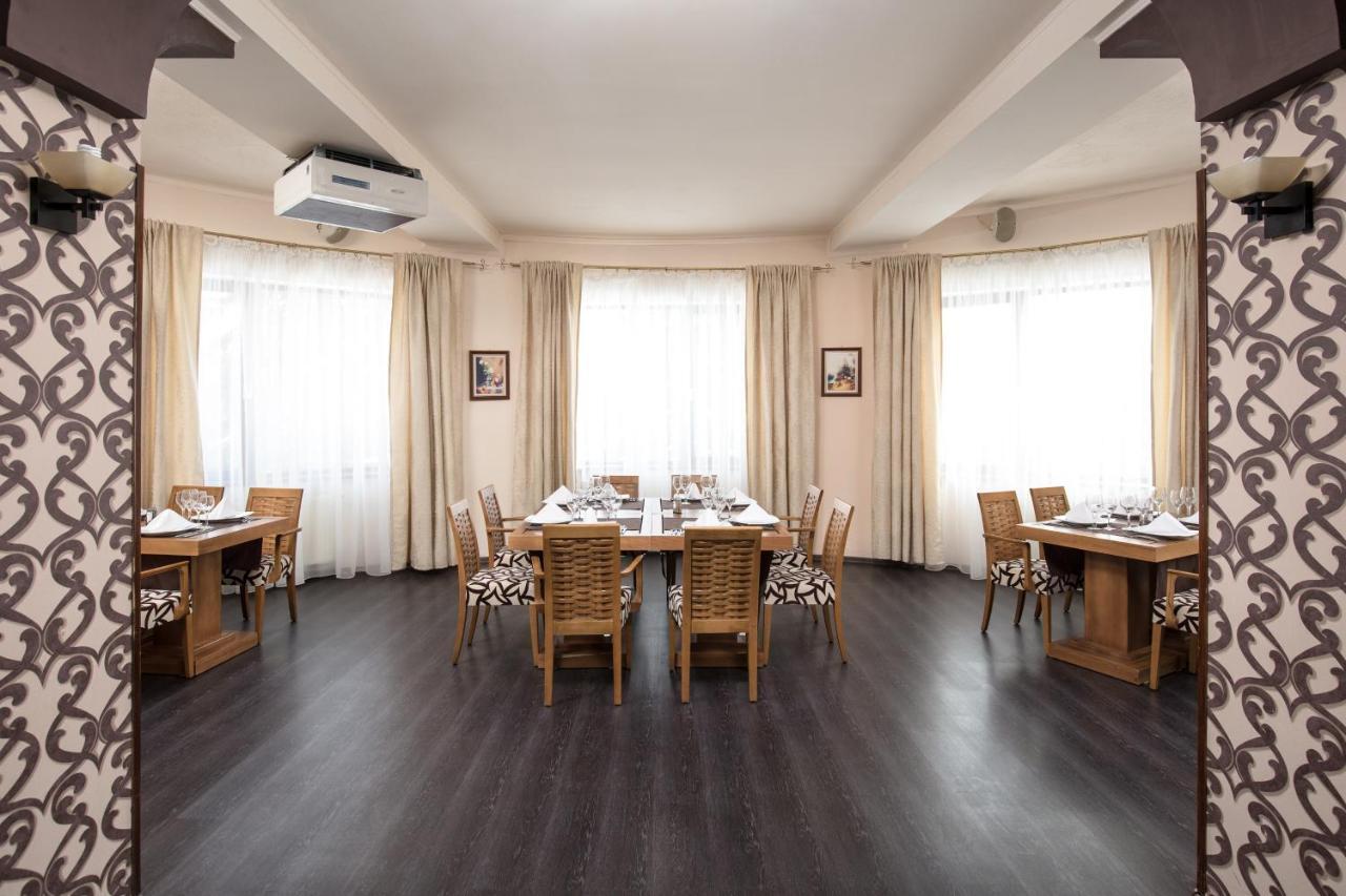 Hotel Rozmarin Предеал Екстериор снимка